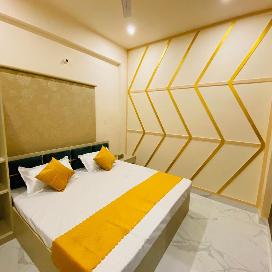Hotel Golden Lotus Waranasi Zewnętrze zdjęcie