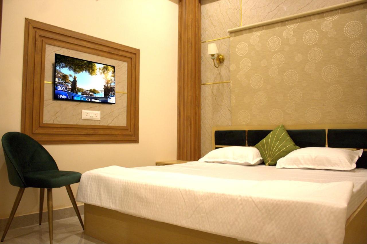 Hotel Golden Lotus Waranasi Zewnętrze zdjęcie
