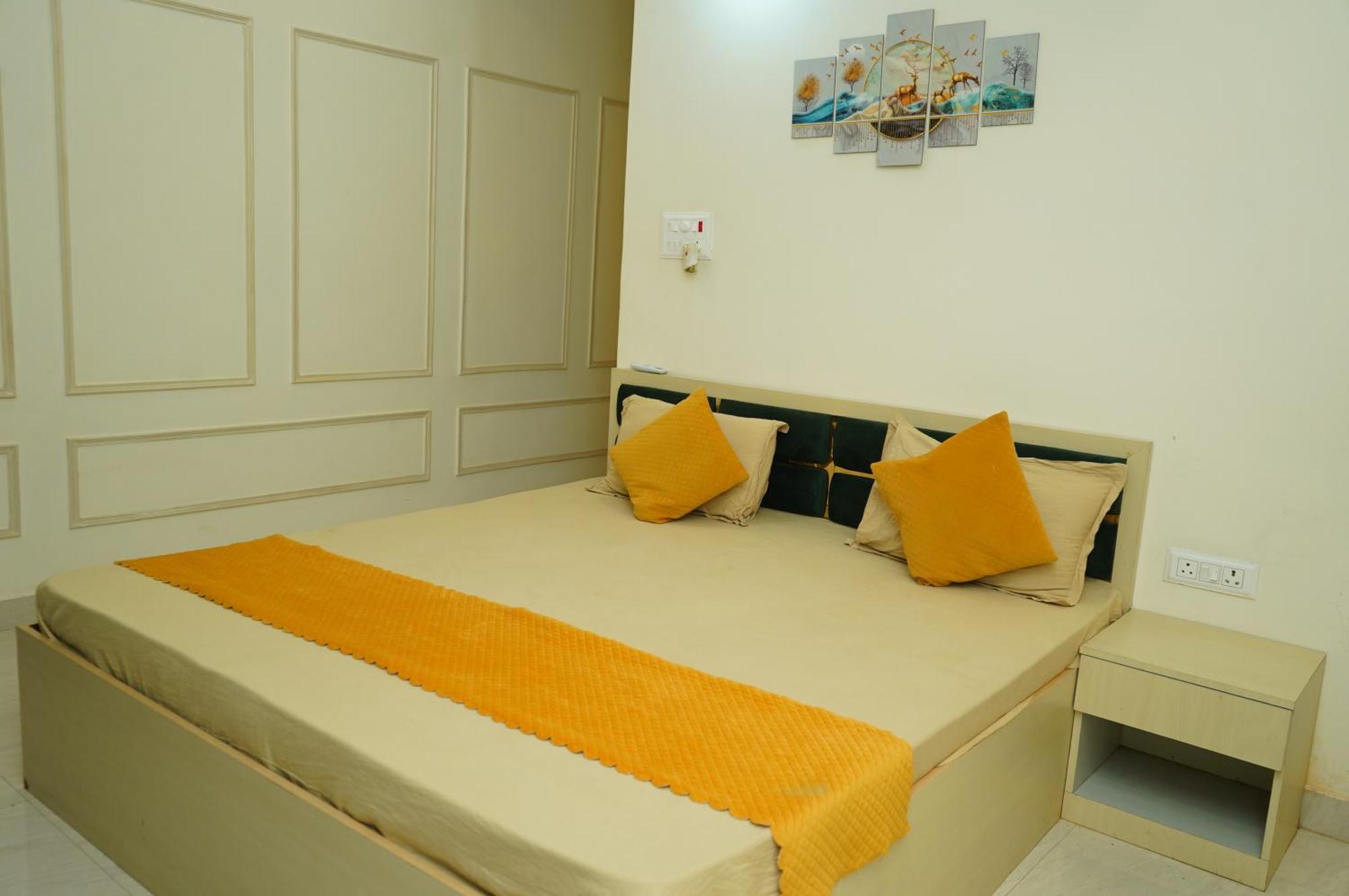 Hotel Golden Lotus Waranasi Zewnętrze zdjęcie