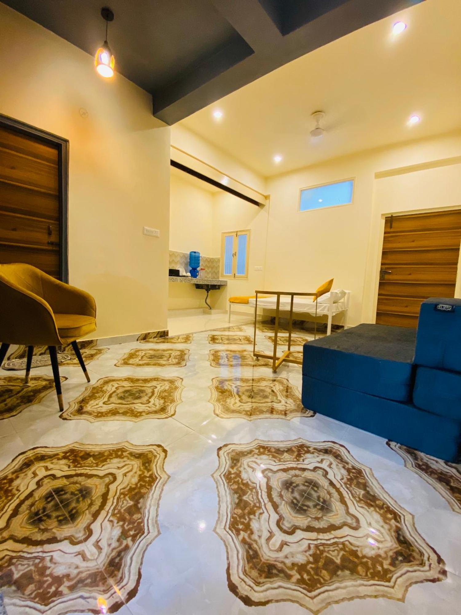Hotel Golden Lotus Waranasi Zewnętrze zdjęcie