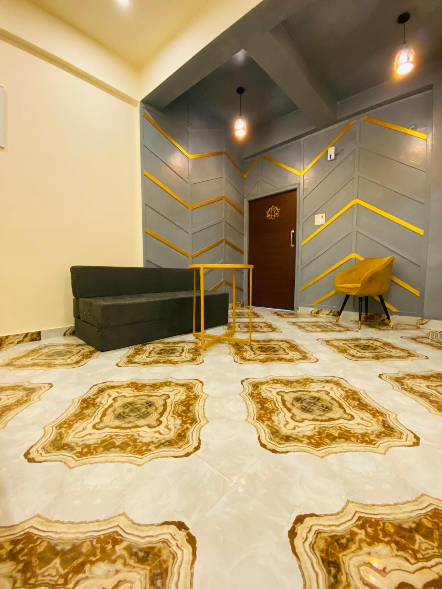 Hotel Golden Lotus Waranasi Zewnętrze zdjęcie