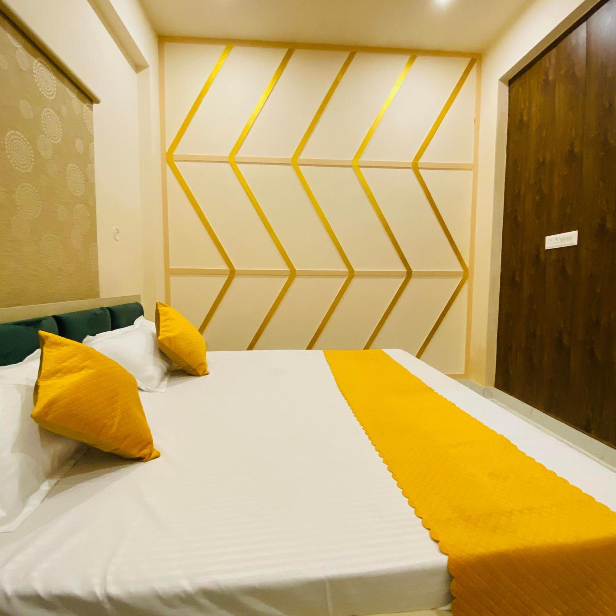 Hotel Golden Lotus Waranasi Zewnętrze zdjęcie