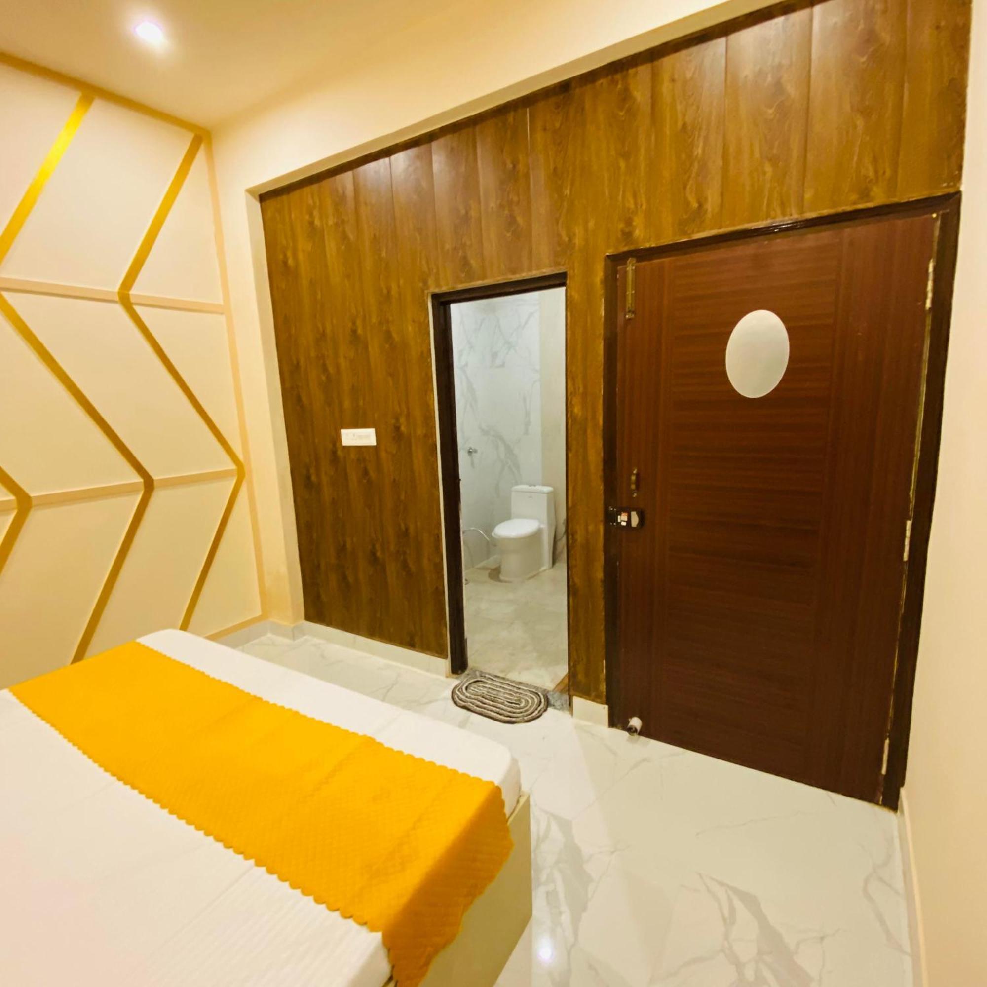 Hotel Golden Lotus Waranasi Zewnętrze zdjęcie