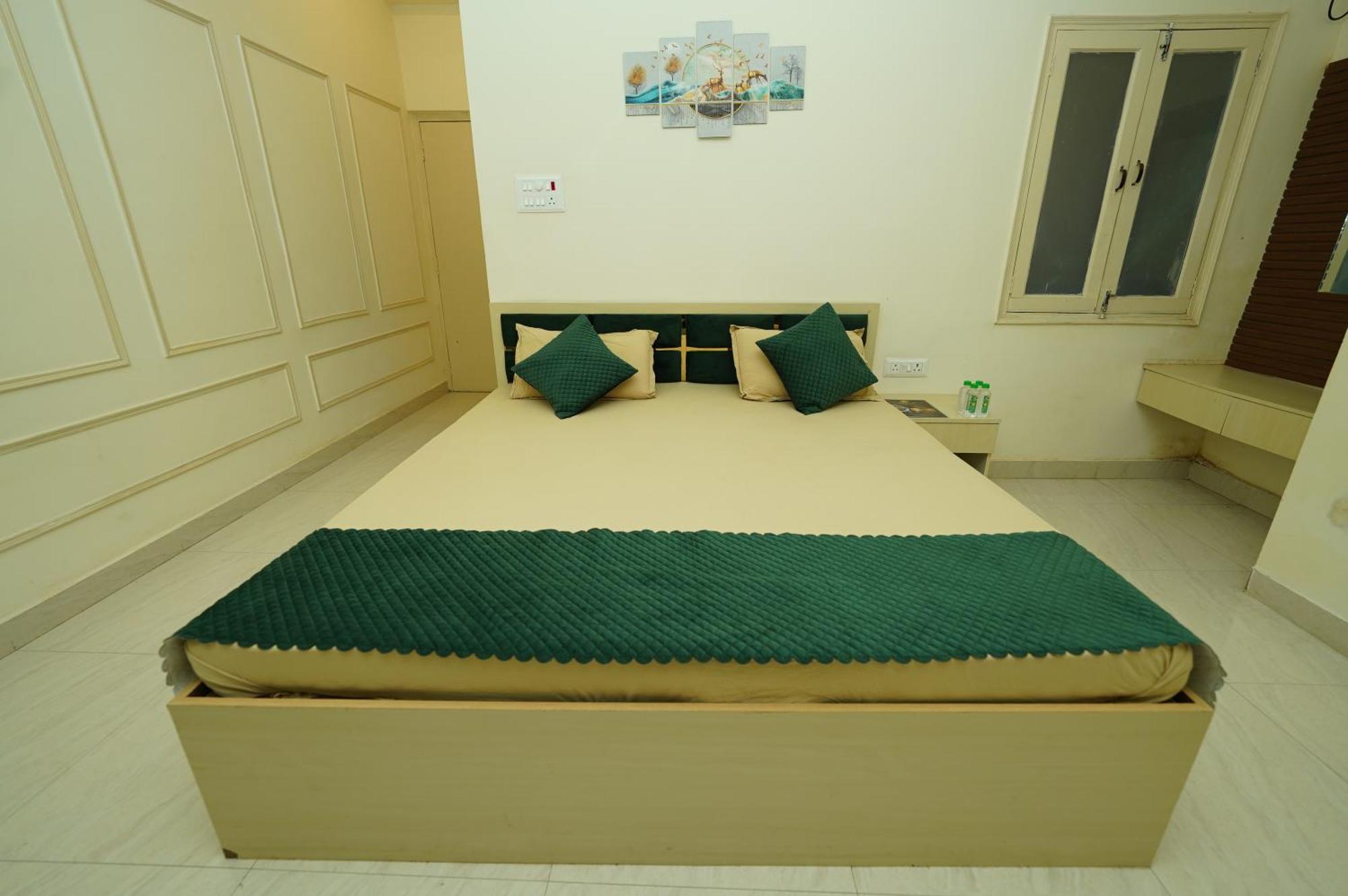 Hotel Golden Lotus Waranasi Zewnętrze zdjęcie