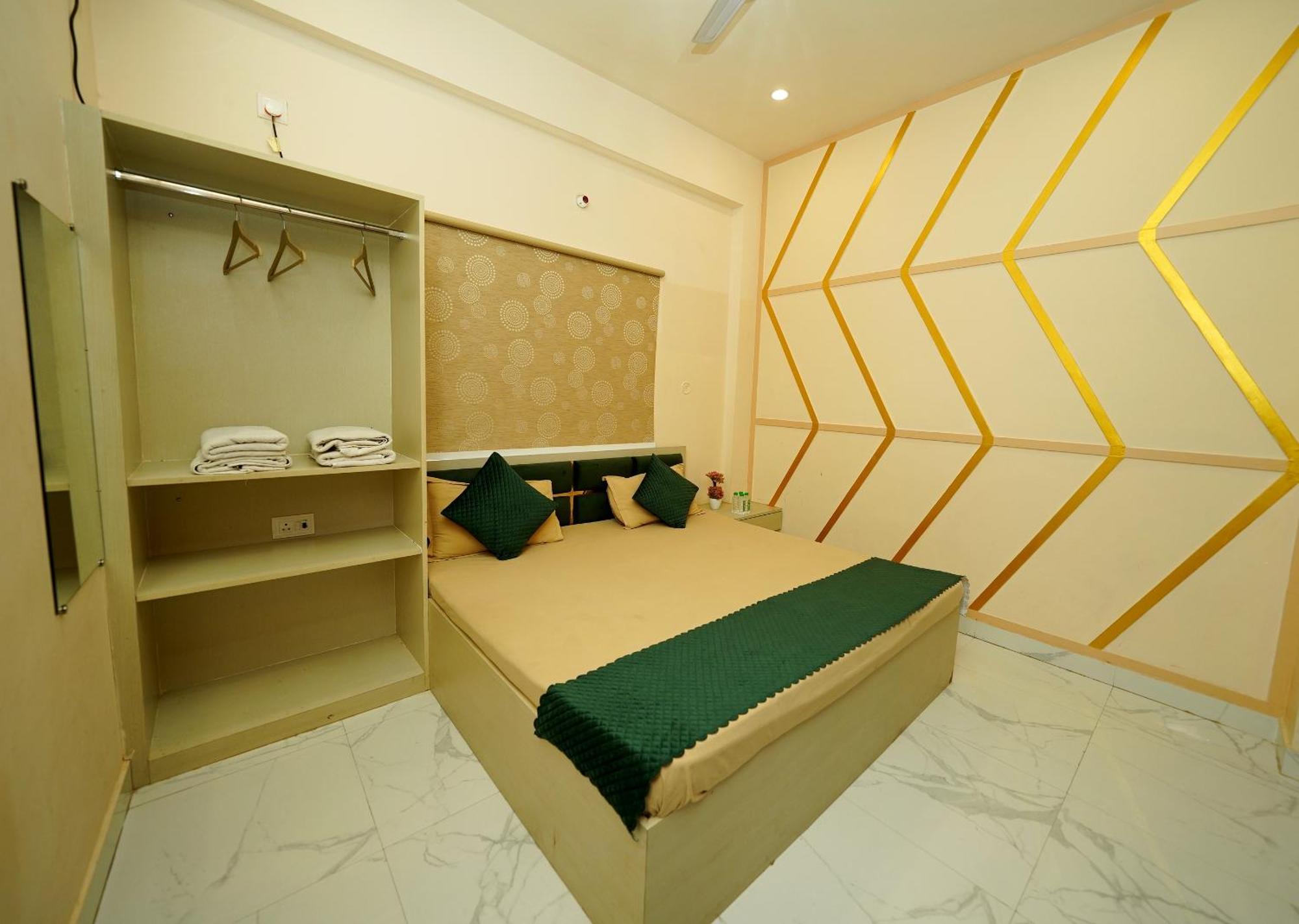 Hotel Golden Lotus Waranasi Zewnętrze zdjęcie